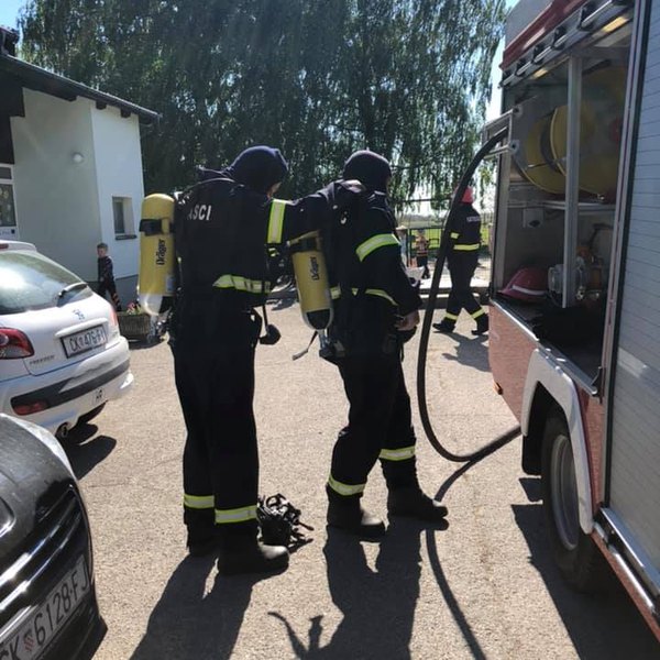 Pokazna vježba u Dječjem vrtiću Leptirići Zebanec Selo. Evakuacija, spašavanje djece i djelatnika te gašenje požara.